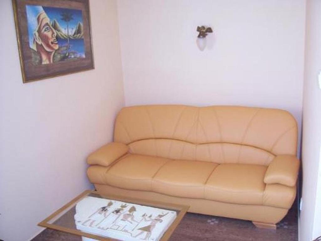 Faraon 2* Kielce